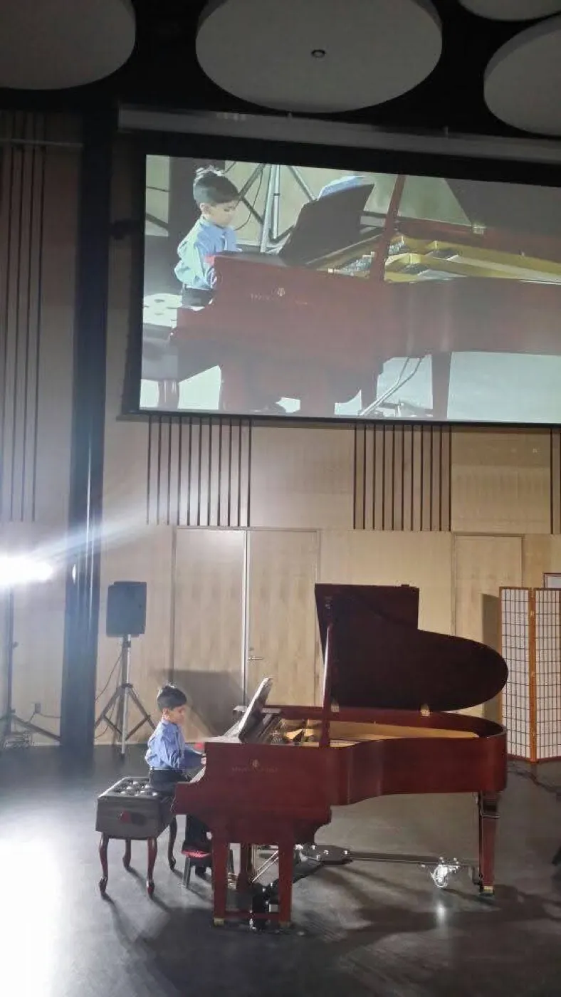 Piano moment