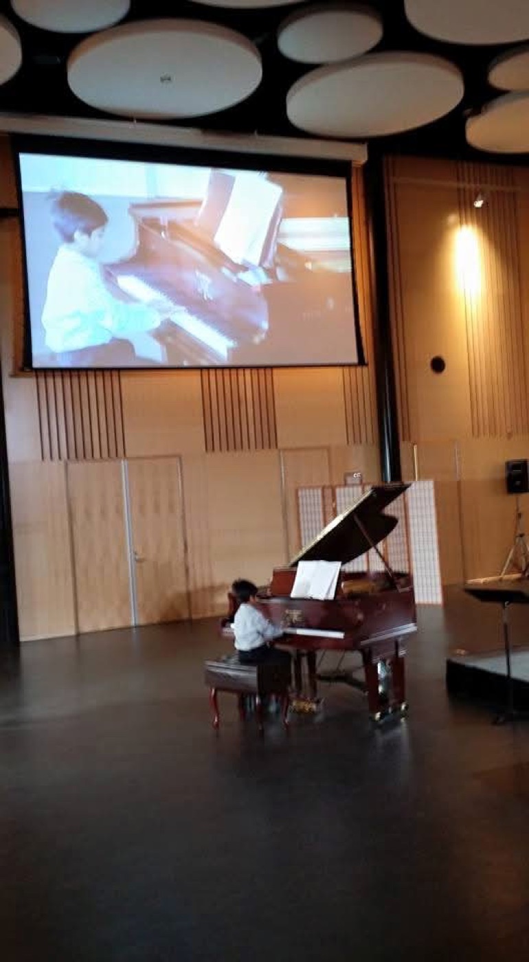 Piano moment