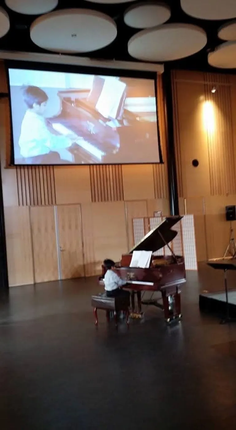 Piano moment